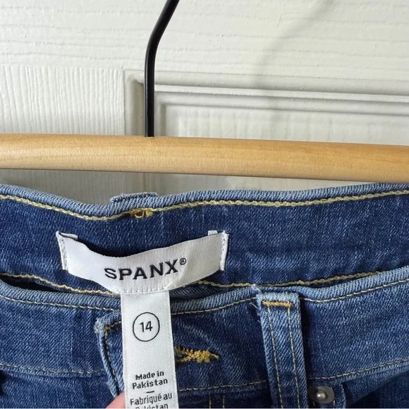 NWT Spanx SPANXsculpt ReDefine Flare Jeans in Medium Indigo Womens Size 14 - Picture 5 of 7
